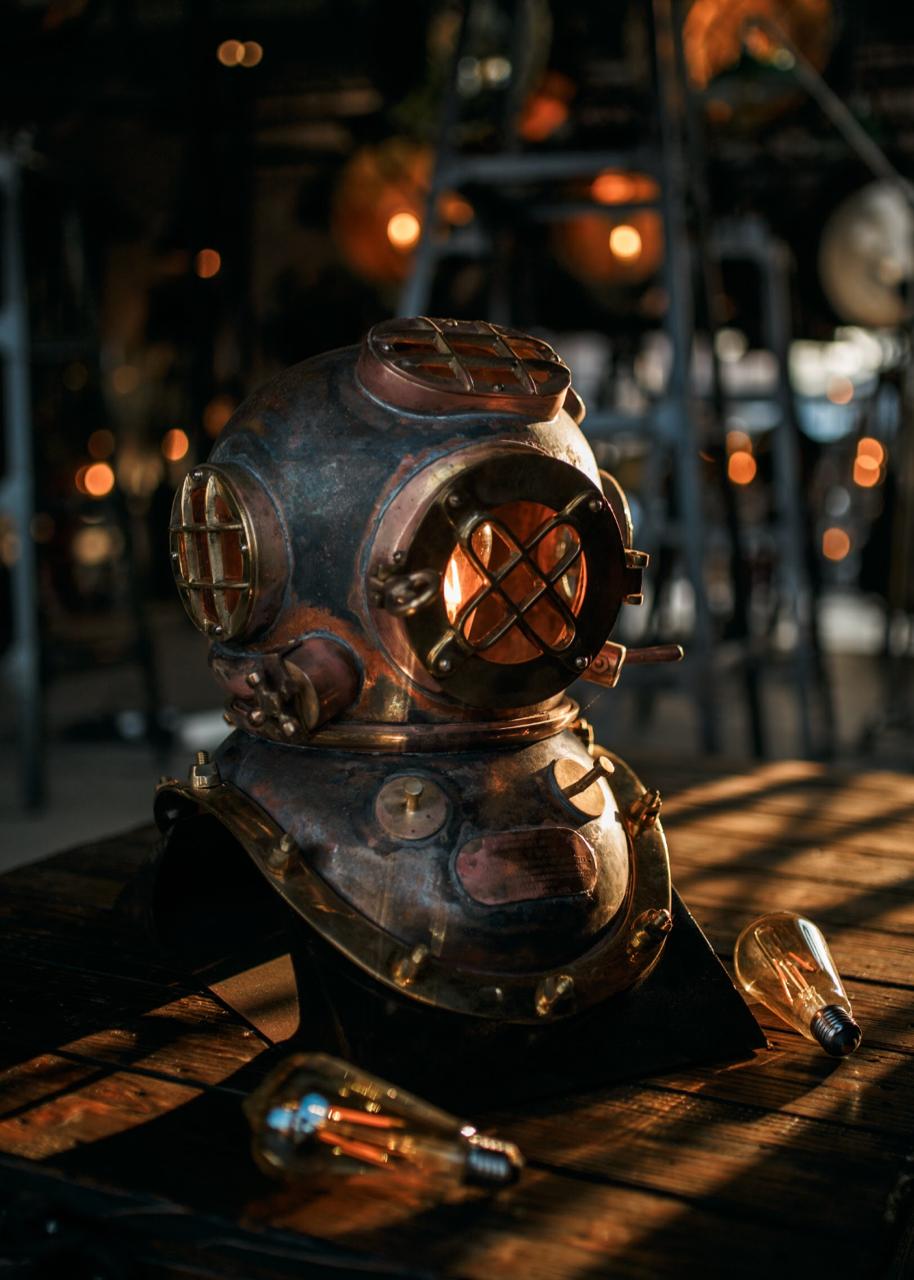 The Deep Diver Light